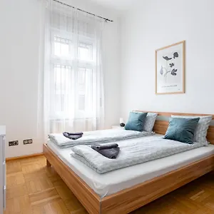 Apartman Urania, Budapest